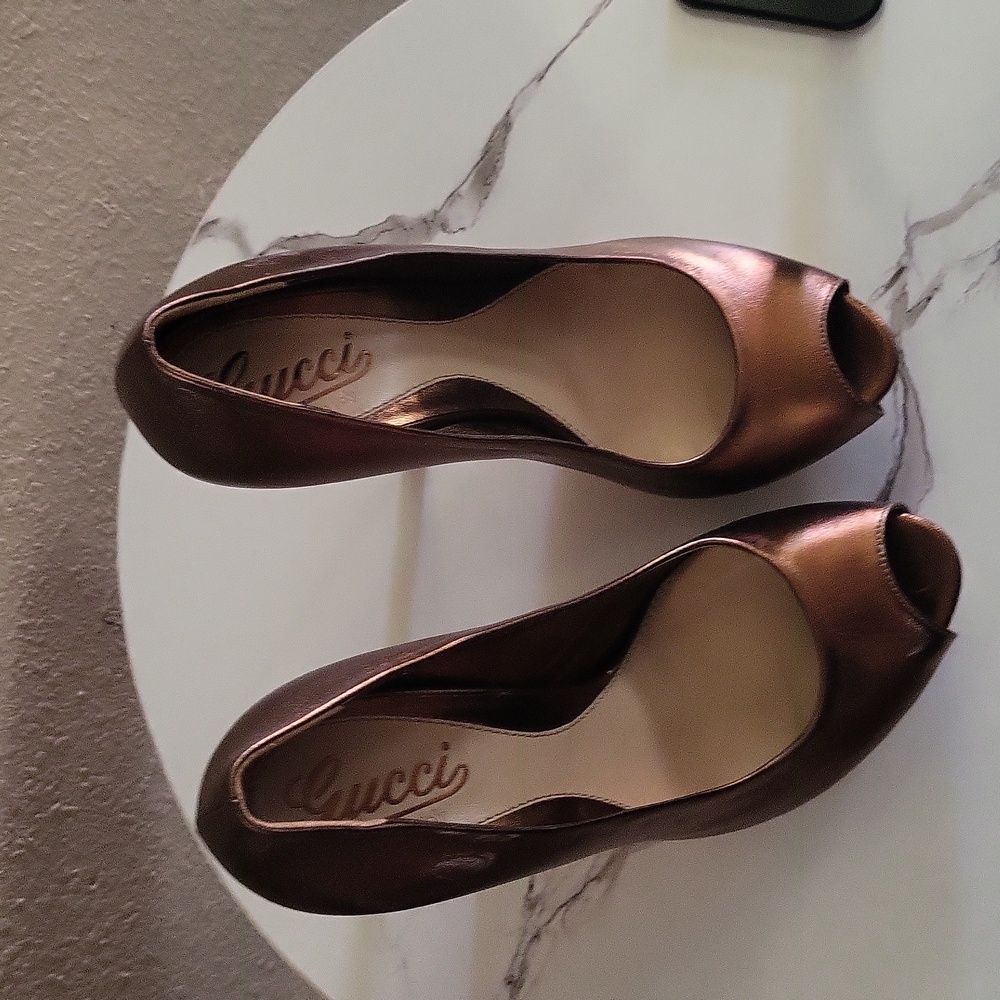 Authentic Gucci Gold Sofia Peep-Toe Platform Pump… - image 2